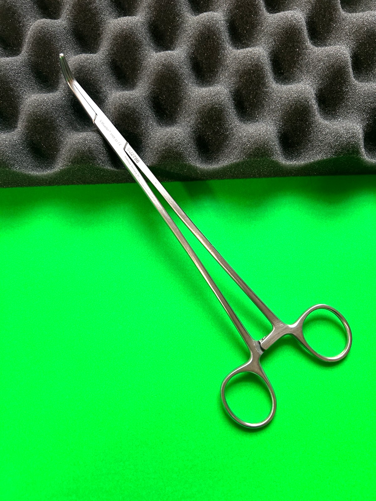 V. Mueller SU2786 ARTERY FORCEPS JAW ANGLE 90D JAW