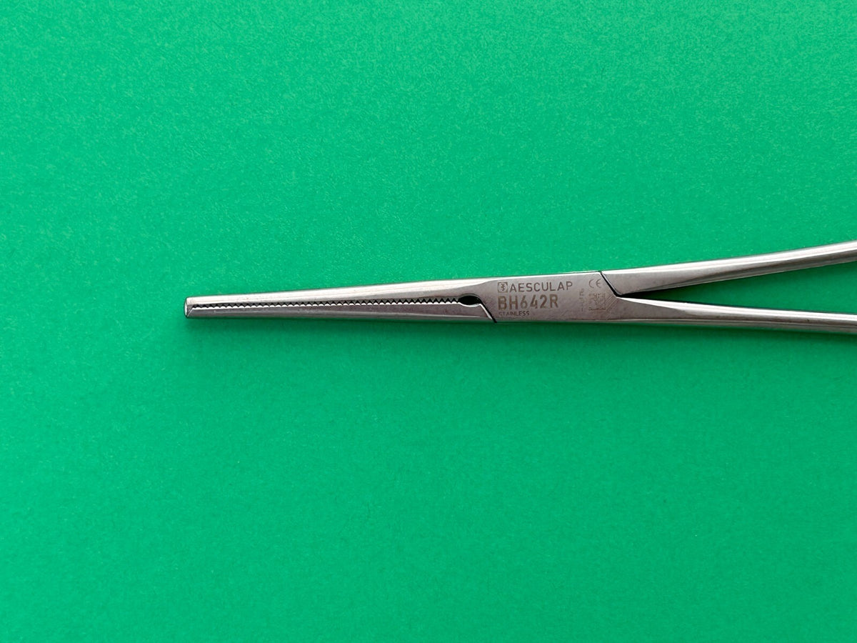 Oxner Instrument Aesculap Kocher-Ochsner Hemostatic Clamp, Straight 1x2 Teeth 6-1/4