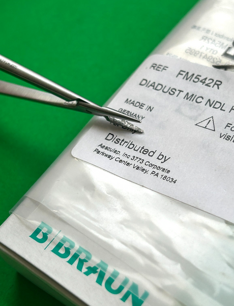 Aesculap FM542R Diamond Dust MicroSurgical Needle Holder Locking, 185mm NEW