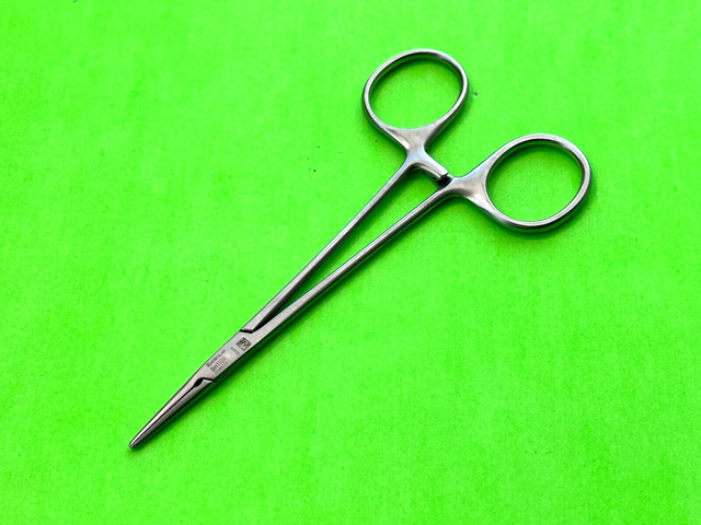 Aesculap Surgical 5" Halsted-Mosquito Hemostatic Forcep With Serrated Jaws