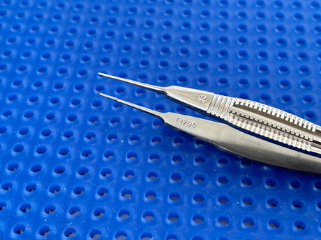 Karl STORZ Surgical E1798 Castroviejo Suturing Forceps 0.5mm, 4.3"