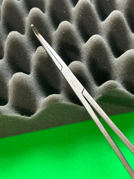 V. Mueller CH1772 ARTERY OCHSNER FORCEPS RT ANGLE 9 1/4"