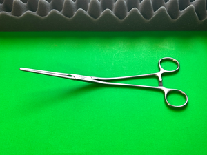 V. Mueller CH1782 Satinsky Vena Cava Clamp,serrated jaws, 10 ¼ "