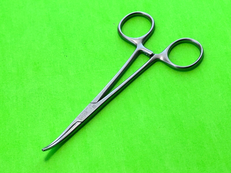 Aesculap Surgical 5-1/2" Curved Kelly Forceps