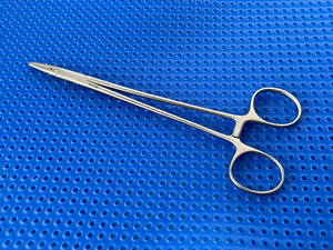 Symmetry Surgical 10-2018 Needle Holder; Crile-Wood; 7 in
