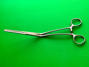 V. Mueller CH6642 Cooley Iliac Clamp. Curved Jaw, angled 45°, 10-5/8"