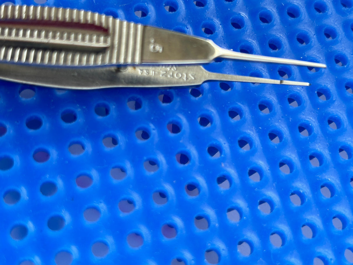 Karl STORZ Surgical E1798 Castroviejo Suturing Forceps 0.5mm, 4.3"