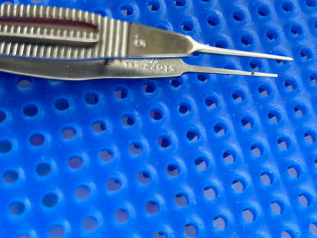 Karl STORZ Surgical E1798 Castroviejo Suturing Forceps 0.5mm, 4.3"