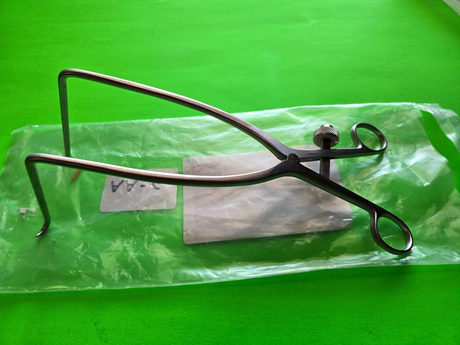 V. Mueller NL5381-4 Surgical Zelpi-Type Retractor 10.25" Length 4" Deep Arm