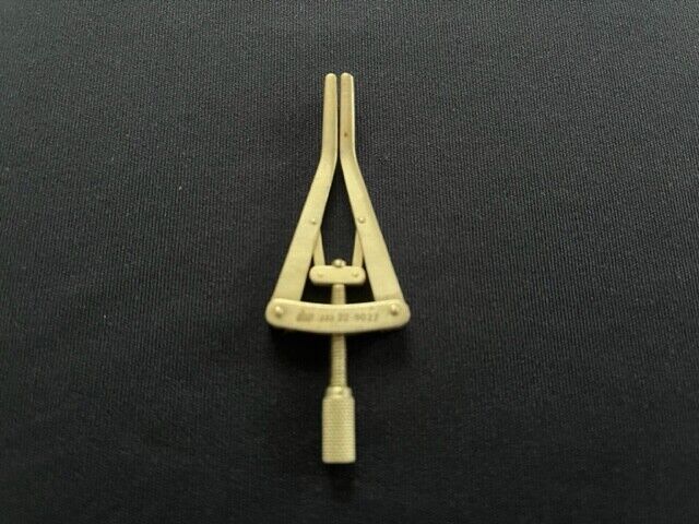 Sklar Self-Retaining Retractor, 4 x 4 Teeth, REF # 22-9027