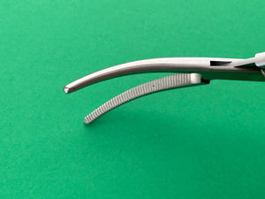 Aesculap Surgical Curved Hemostatic Forceps, 6-1/4", Serrated