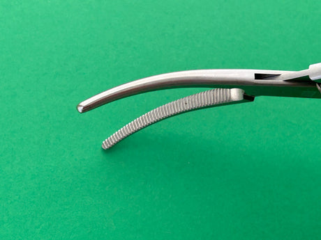 Aesculap Surgical Curved Hemostatic Forceps, 6-1/4", Serrated