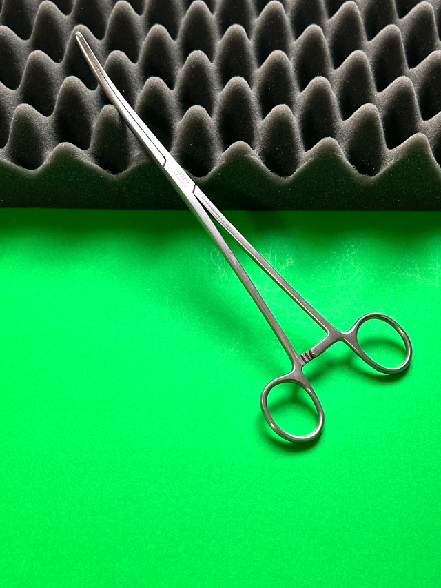 V. Mueller GL3211 Hysterectomy Forceps 10"
