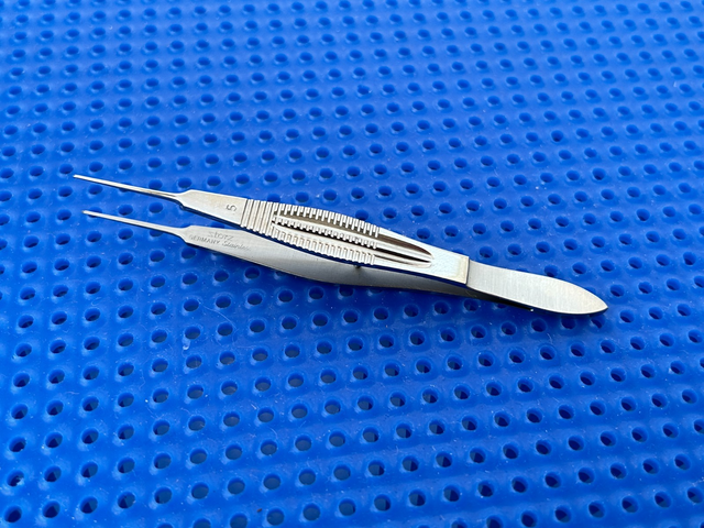 Karl STORZ Surgical E1795 Ophthalmic Castroviejo Fixation Forceps 1x2 Teeth
