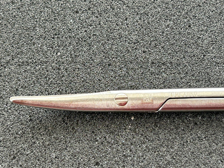 Aesculap BC605R METZENBAUM Scissors, curved, blunt/blunt,  5-3/4"