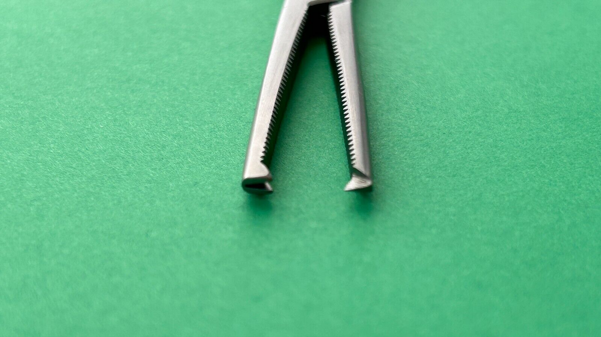 Jarit Surgical Rochester-Ochsner Forceps, Straight, 1x2 Teeth, 6-1/4", Serrated