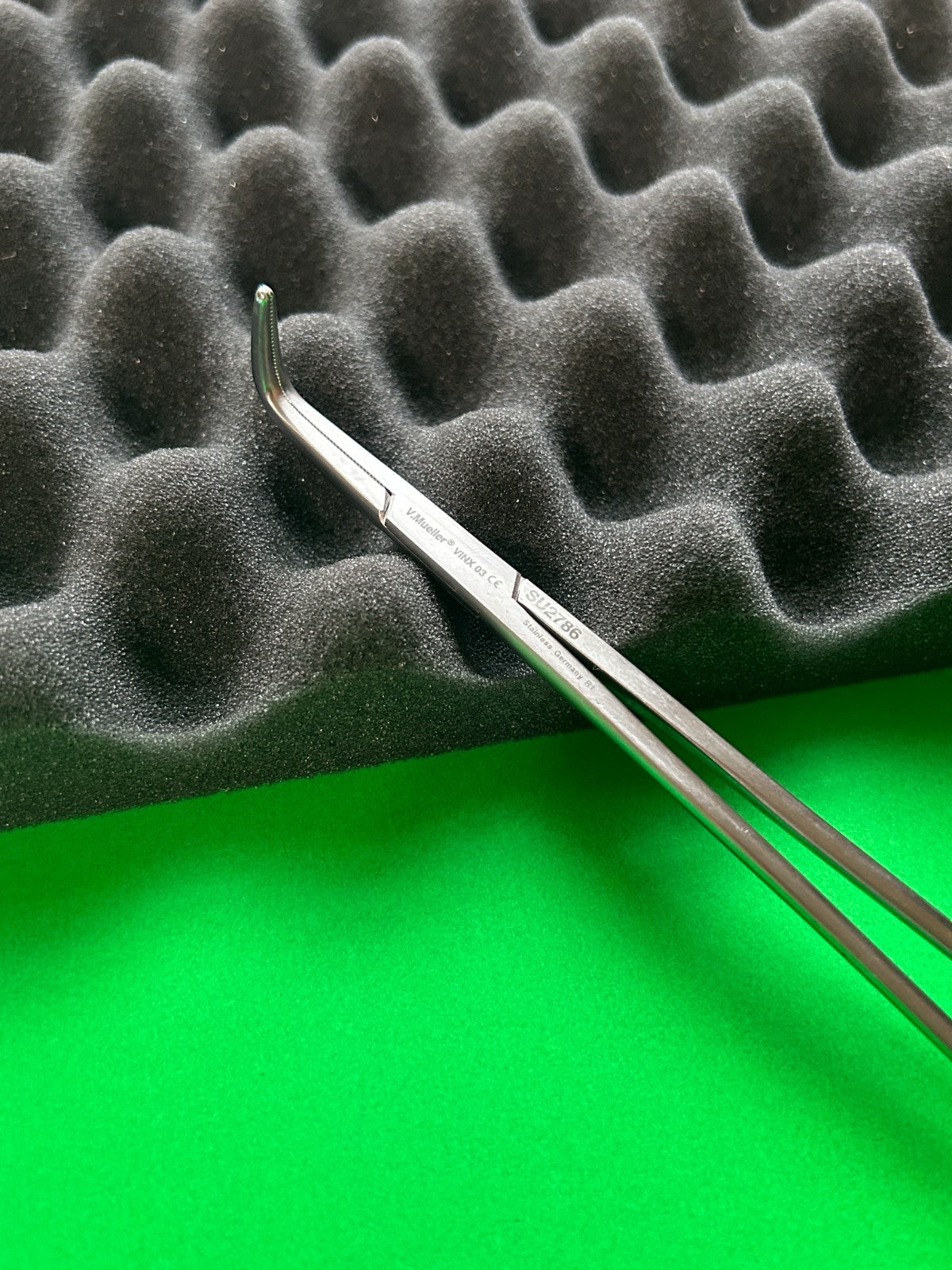 V. Mueller SU2786 ARTERY FORCEPS JAW ANGLE 90D JAW