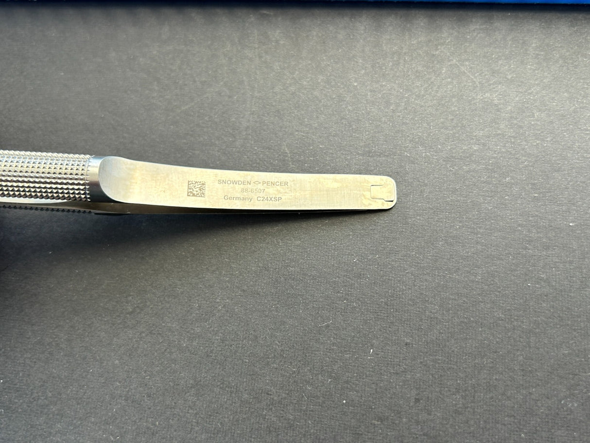 Snowden Pencer 88-6507 Micro Dissecting Scissors, Curved blade 7"