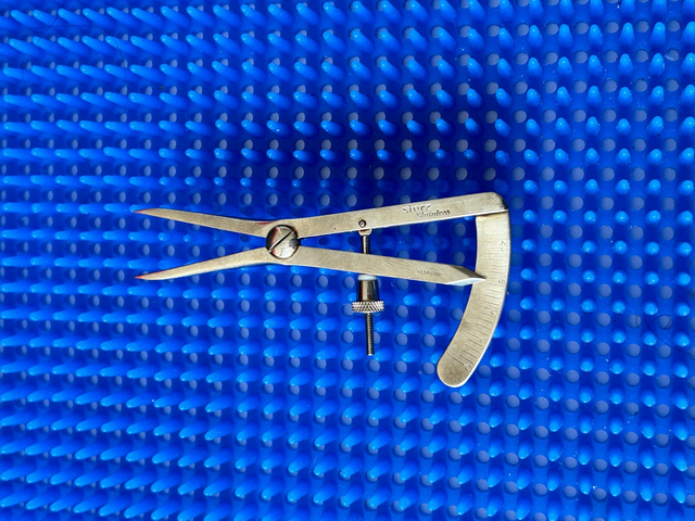 Karl Storz E-2404 Karl Storz Castroviejo Caliper, 3.5''