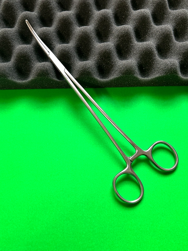 Pilling 34-2585 Thoracic Forceps, Curved, Serrated, 9-1/4in