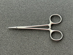 Aesculap BH118R MICRO-HALSTED Hemostatic Forceps, straight, 5", delicate, 1x2