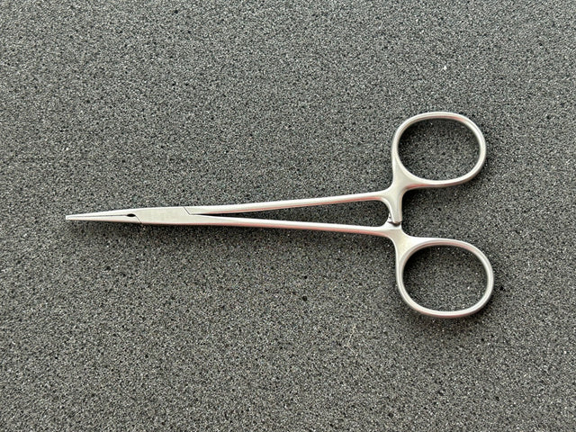 Aesculap BH118R MICRO-HALSTED Hemostatic Forceps, straight, 5", delicate, 1x2