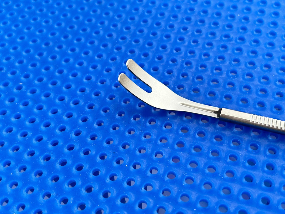 Karl STORZ Surgical E5381 25 Schepens Forked Retractor, 12mm x 40mm blade, 5.5"