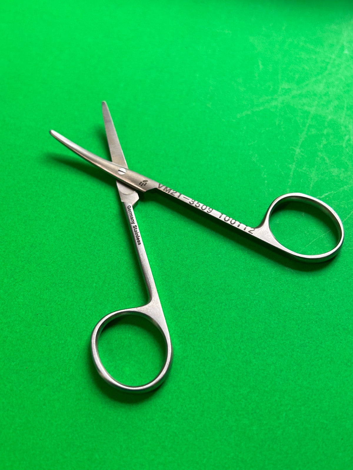 V. Mueller VM21-3509 Curved Iris Scissors