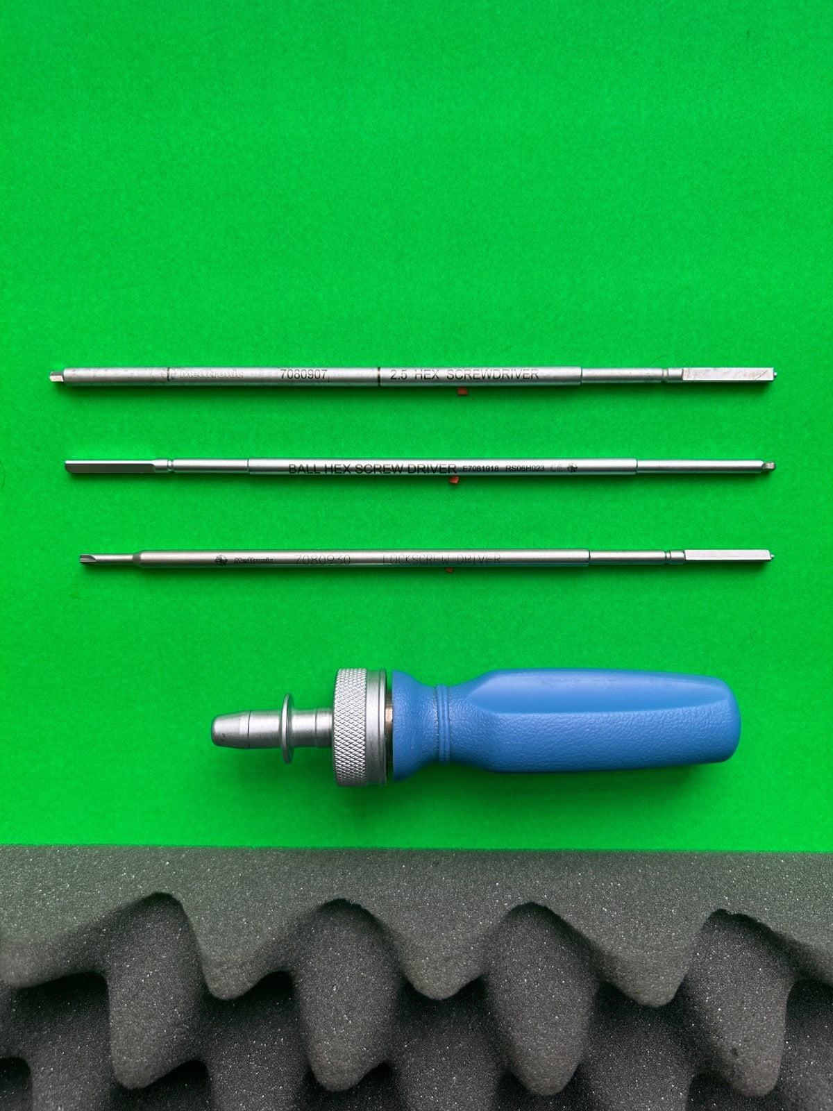 Medtronic Ratcheting handle with 3 attachments