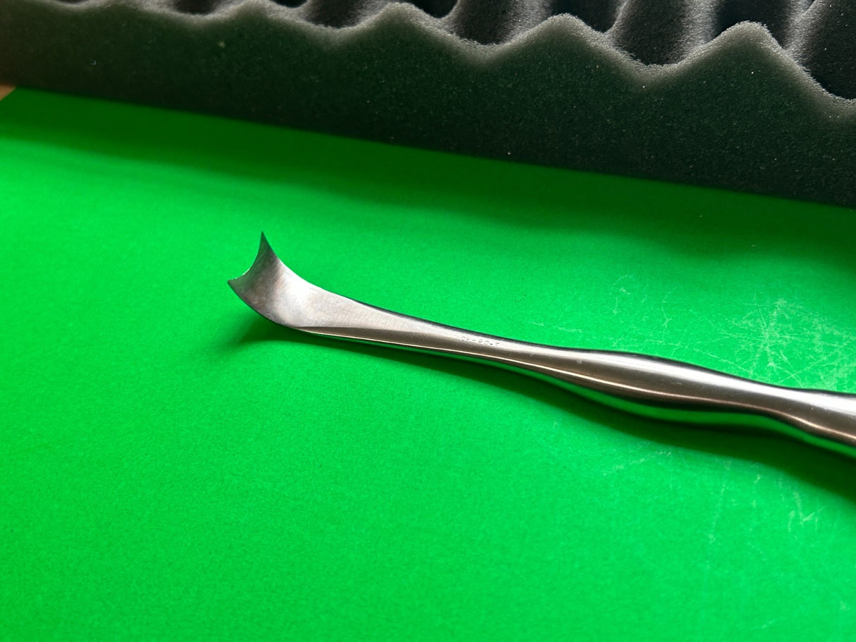 V. Mueller CH-90-T Retractor