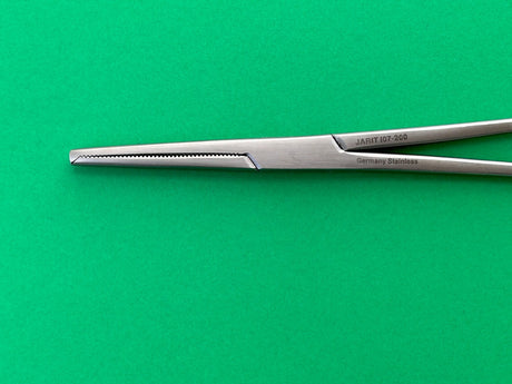 Jarit Surgical Rochester-Ochsner Forceps, Straight, 1x2 Teeth, 6-1/4", Serrated