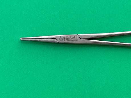 Aesculap Surgical Hemostatic Clamp, Straight 1x2 Teeth, 5-1/2", Serrated