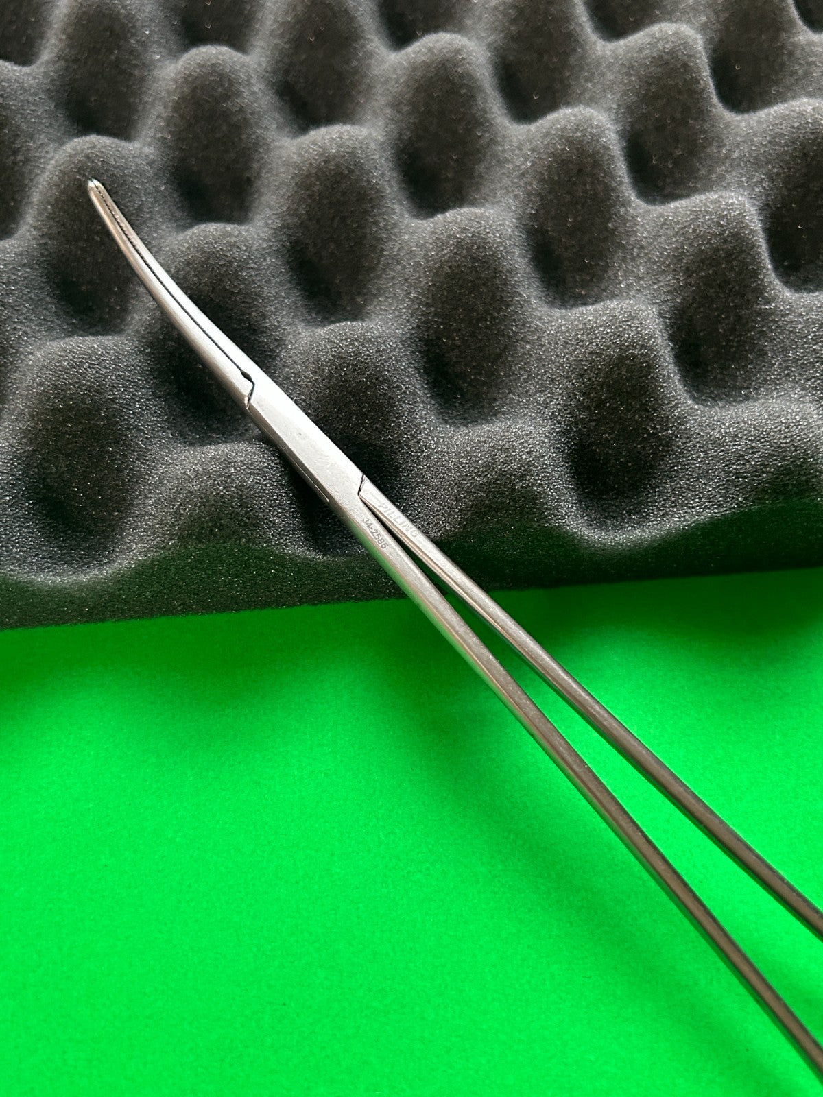 Pilling 34-2585 Thoracic Forceps, Curved, Serrated, 9-1/4in