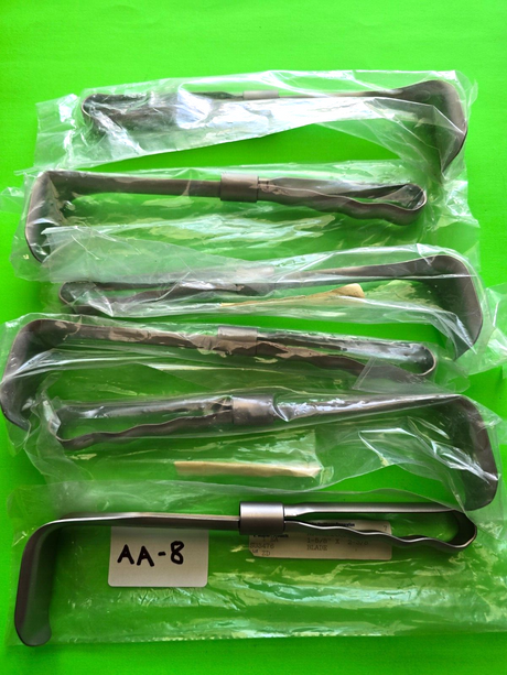 V. Mueller Surgical Richardson Retractor SU3476 Blade Size 1-5/8" x 2-3/8"