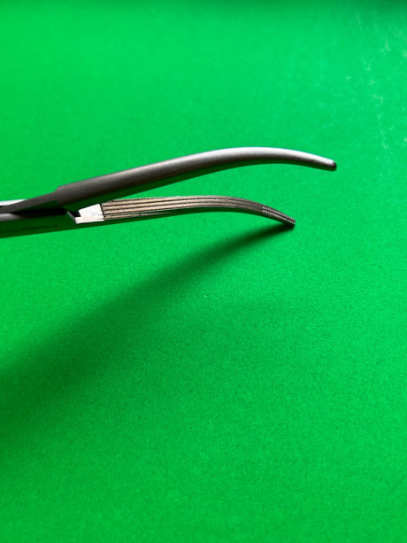 V. Mueller SU-2742 Hemostatic Forceps 6-1/4"