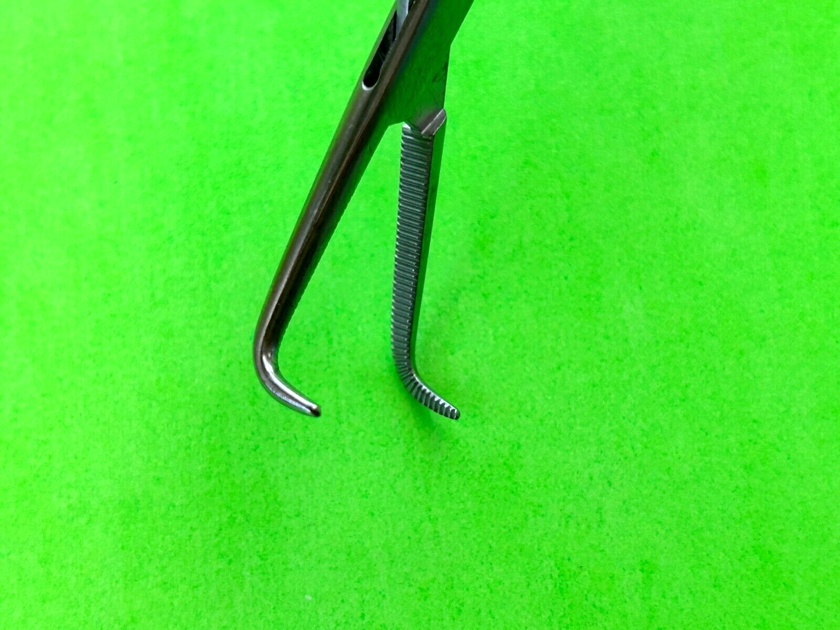 Aesculap Surgical 5-1/2" Mixter (Meeker) Right Angle Forceps